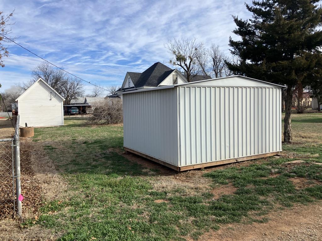 109 N Foley Street Property Photo 8