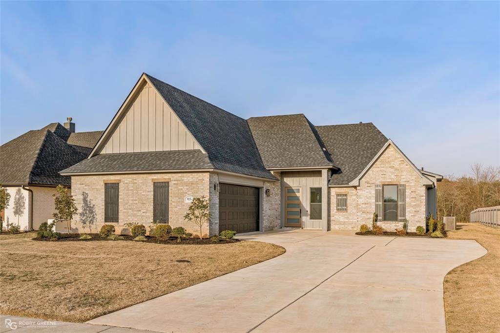 923 Chisolm Trail Property Photo 1