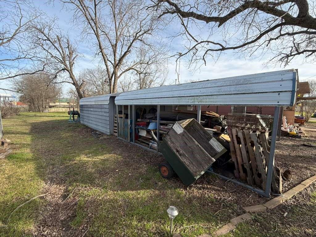 710 Whitney Street Property Photo 6