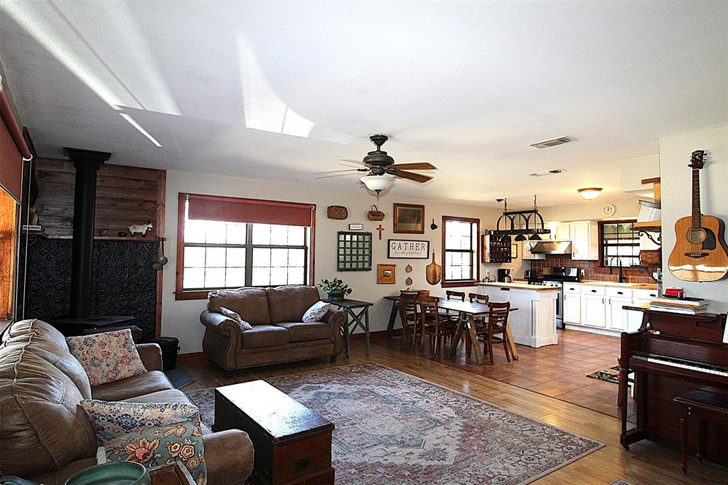 4776 Ne County Road 2120 Road Property Photo 4