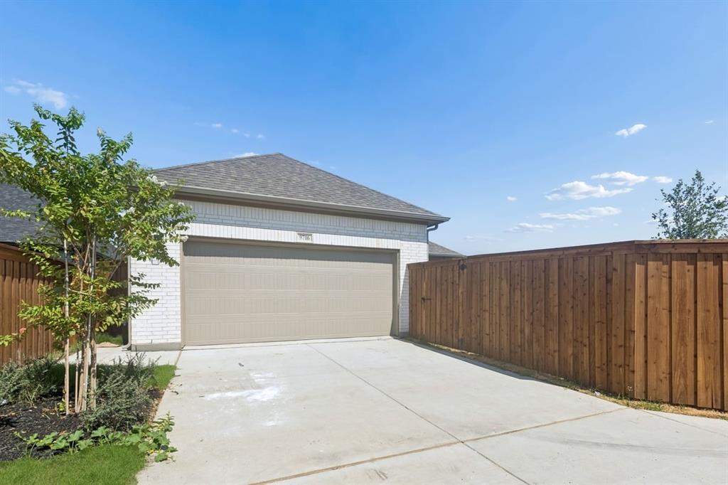 9716 Talia Boulevard Property Photo 3