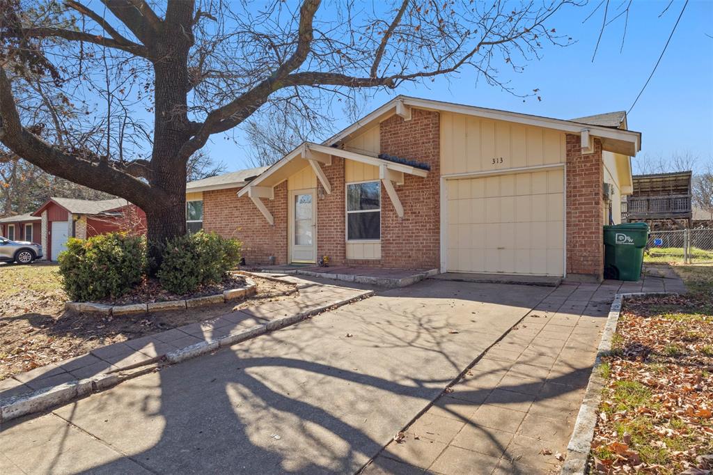313 Bellaire Drive Property Photo 1