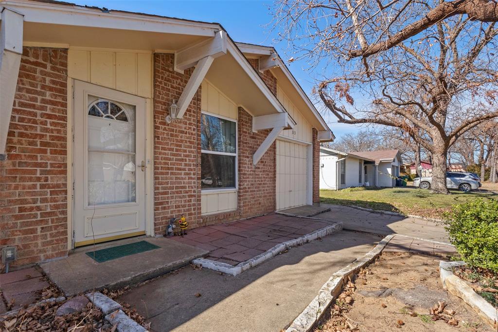 313 Bellaire Drive Property Photo 3