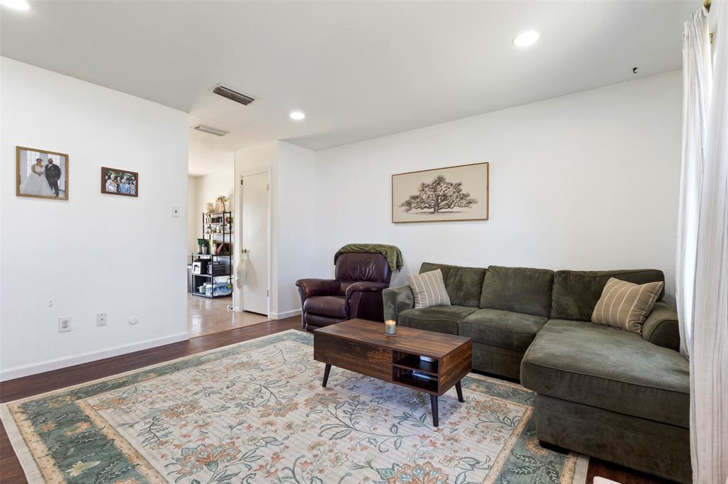 313 Bellaire Drive Property Photo 4