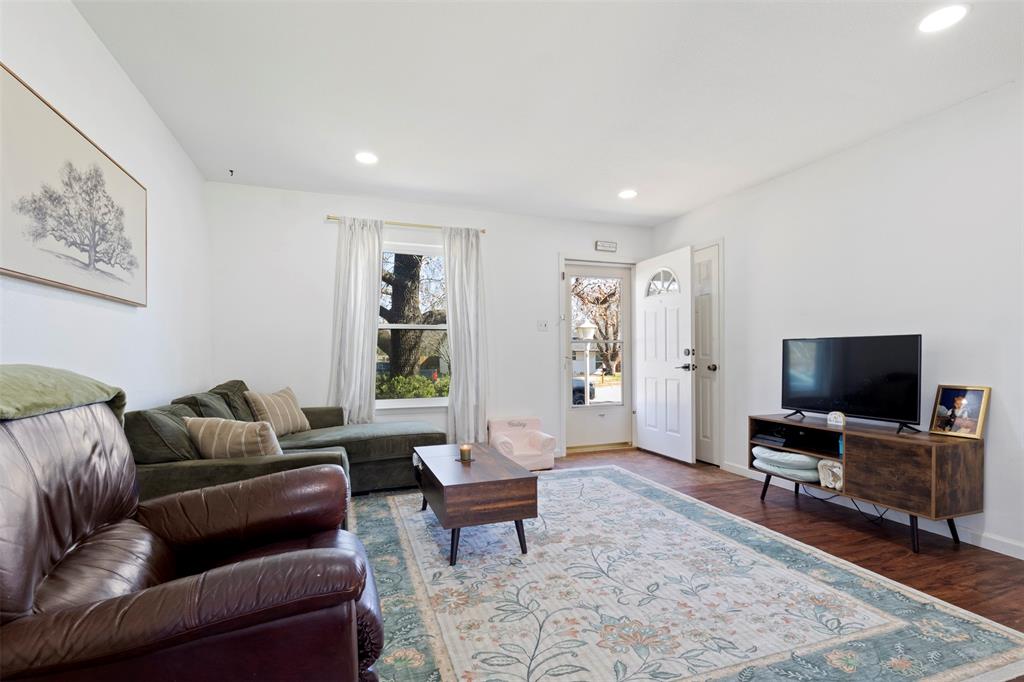 313 Bellaire Drive Property Photo 5