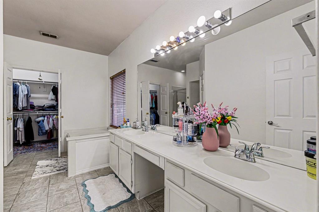 4616 Parkmount Drive Property Photo 14