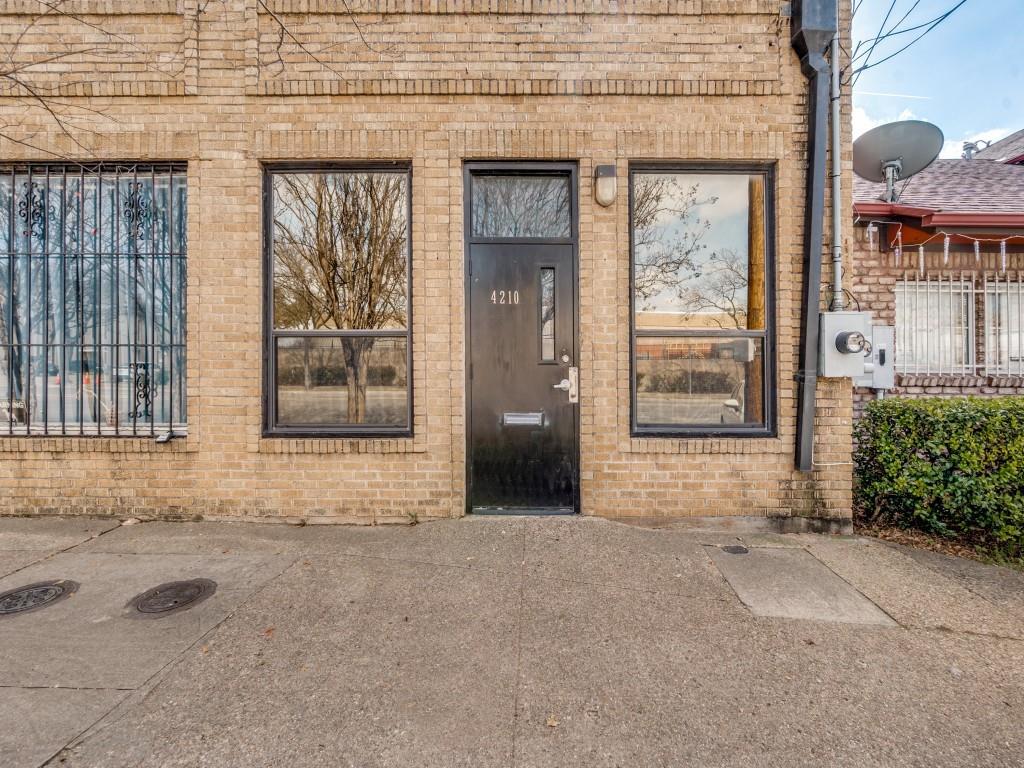 4210 Main Street Property Photo 1