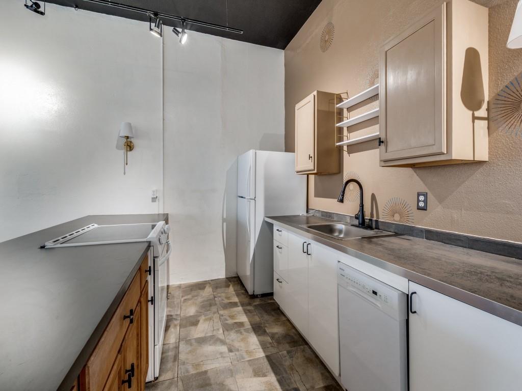 4210 Main Street Property Photo 14