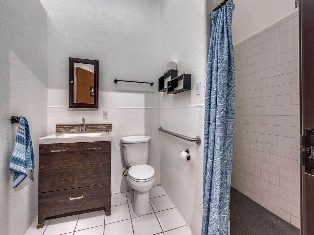 4210 Main Street Property Photo 18