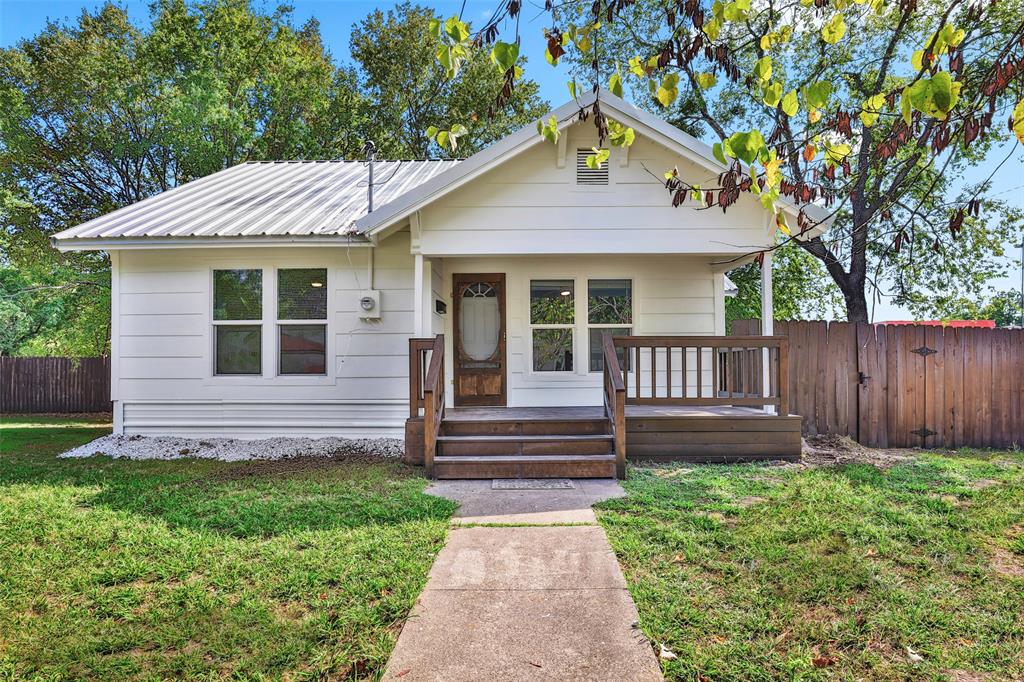 1005 N Neal Street Property Photo 1