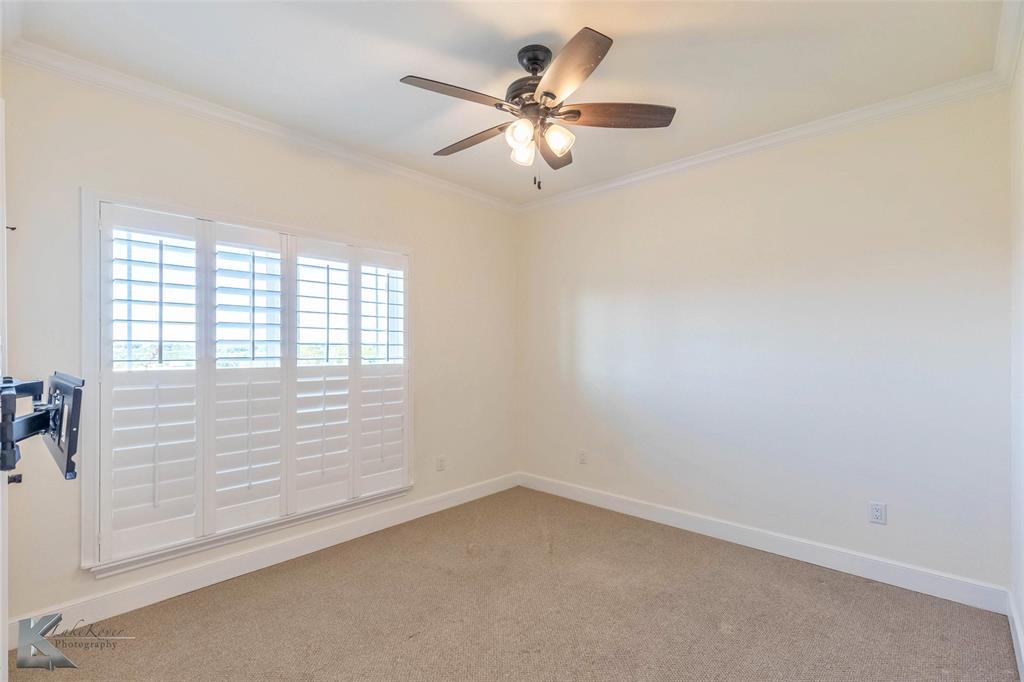 112 Thomas Court Property Photo 16