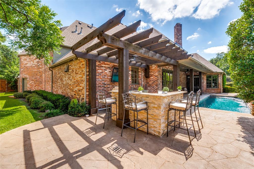 6615 Meadow Road Property Photo 3