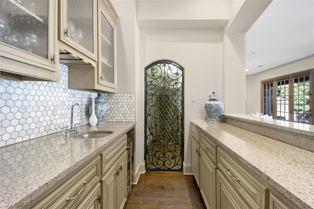 6615 Meadow Road Property Photo 13