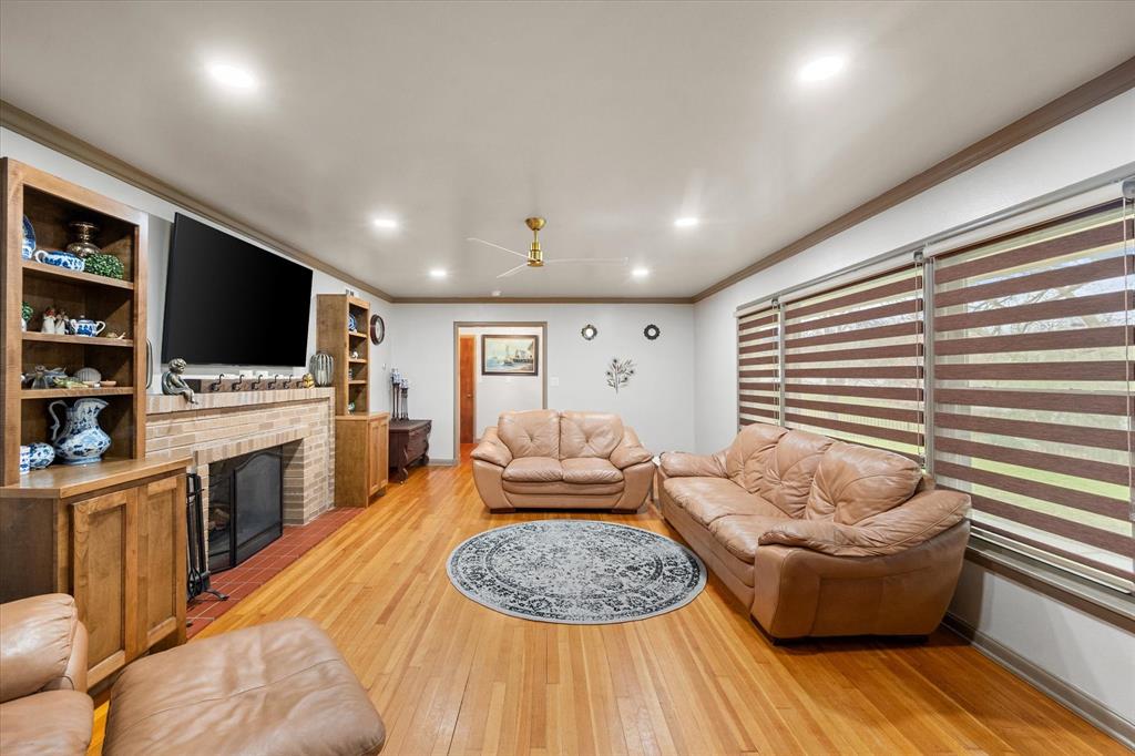 300 W College Avenue Property Photo 4