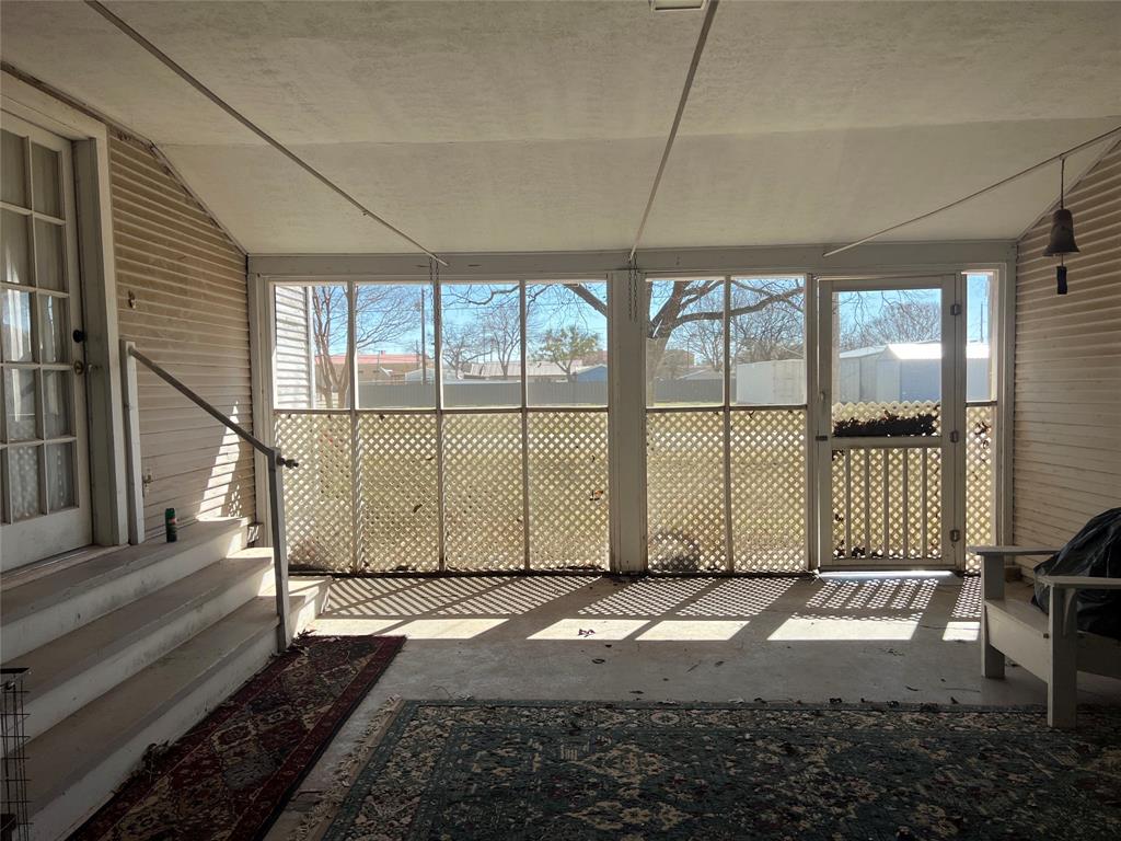 316 E Spring Street Property Photo 5
