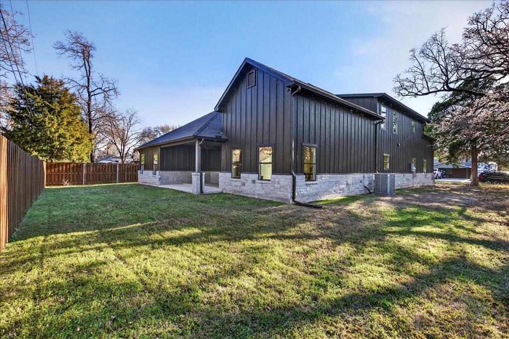 114 Castlewood Road Property Photo 1