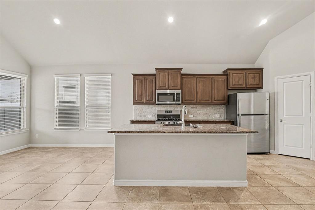 905 Falcon Road Property Photo 8