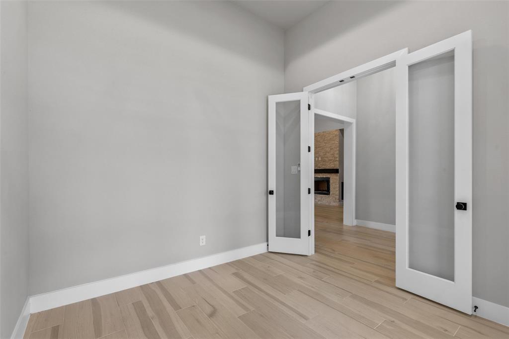 1064 Glenoaks Drive Property Photo 8