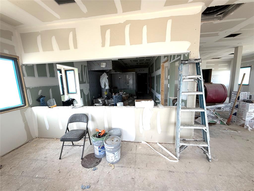 900 N Broughton Street Property Photo 5