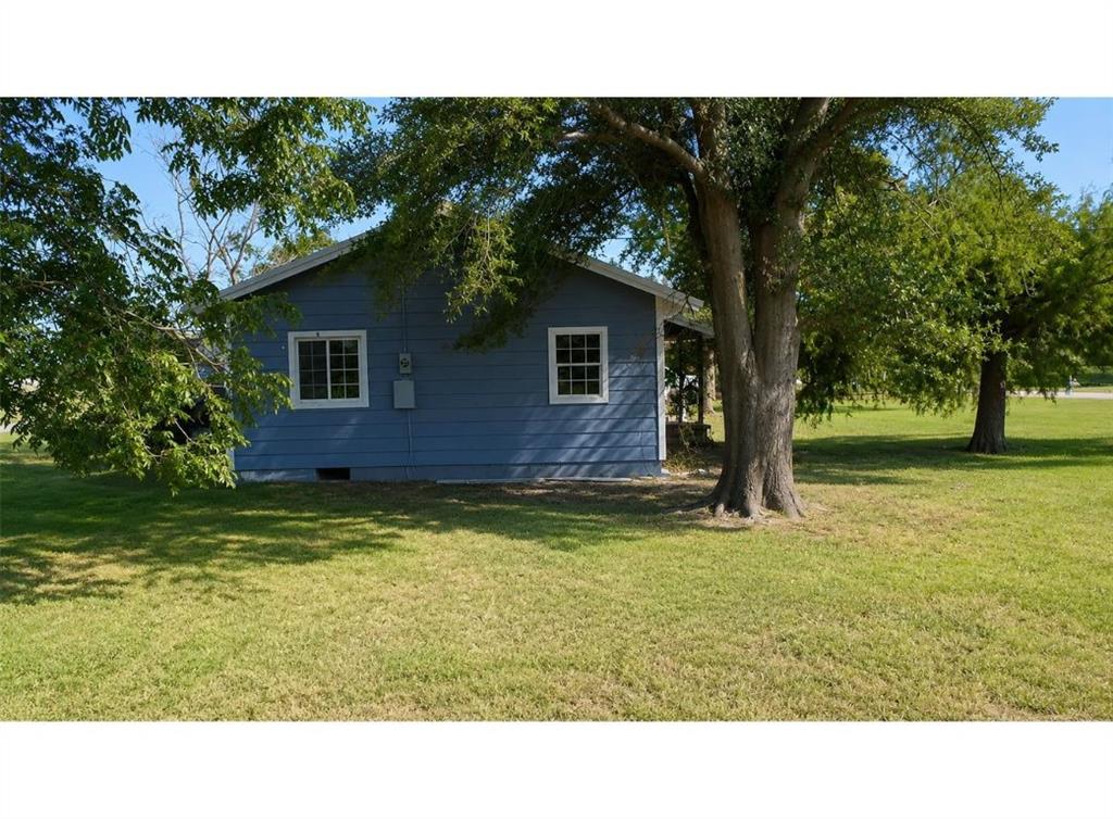 949 County Road 1410 Property Photo 3