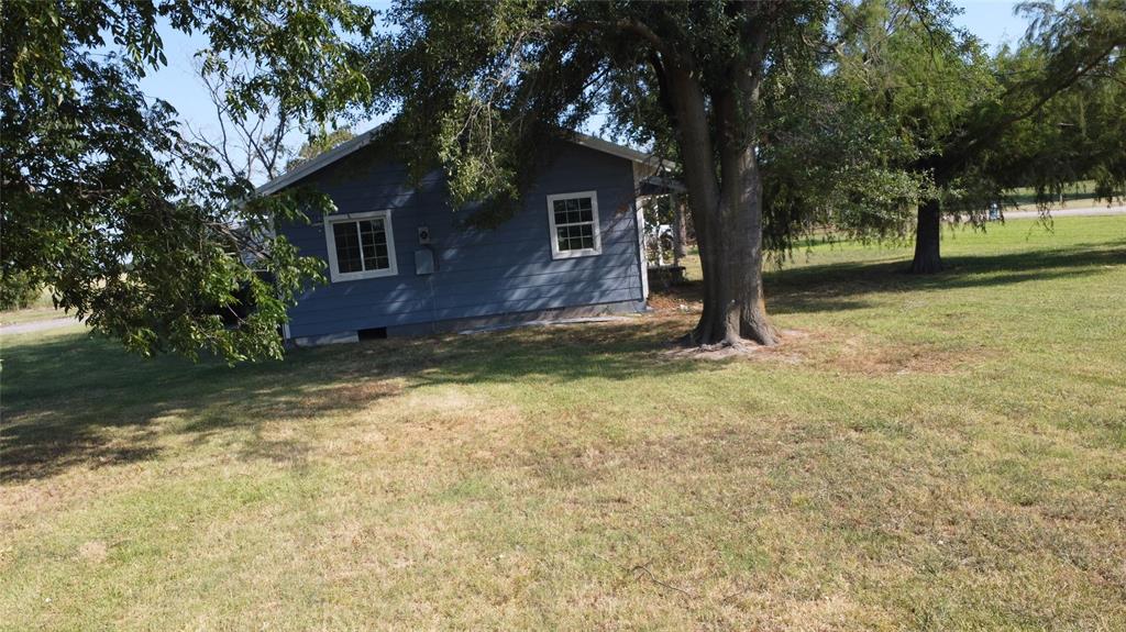 949 County Road 1410 Property Photo 7