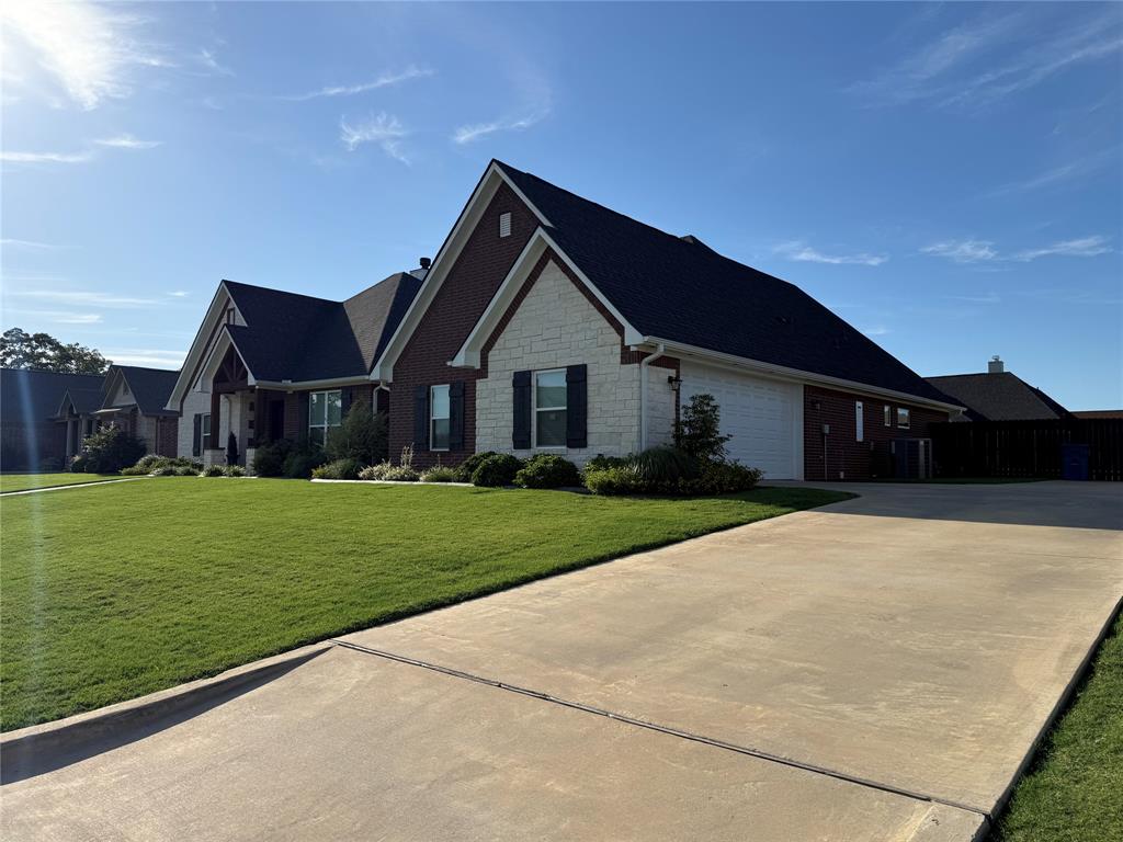 1003 Stone Bridge Street Property Photo 4