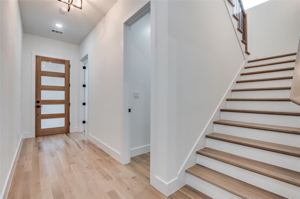 514 S Glasgow Drive Property Photo 3