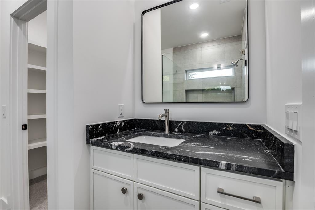 514 S Glasgow Drive Property Photo 23