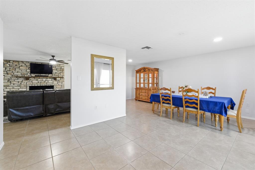 5914 Freemans Farm Street Property Photo 6