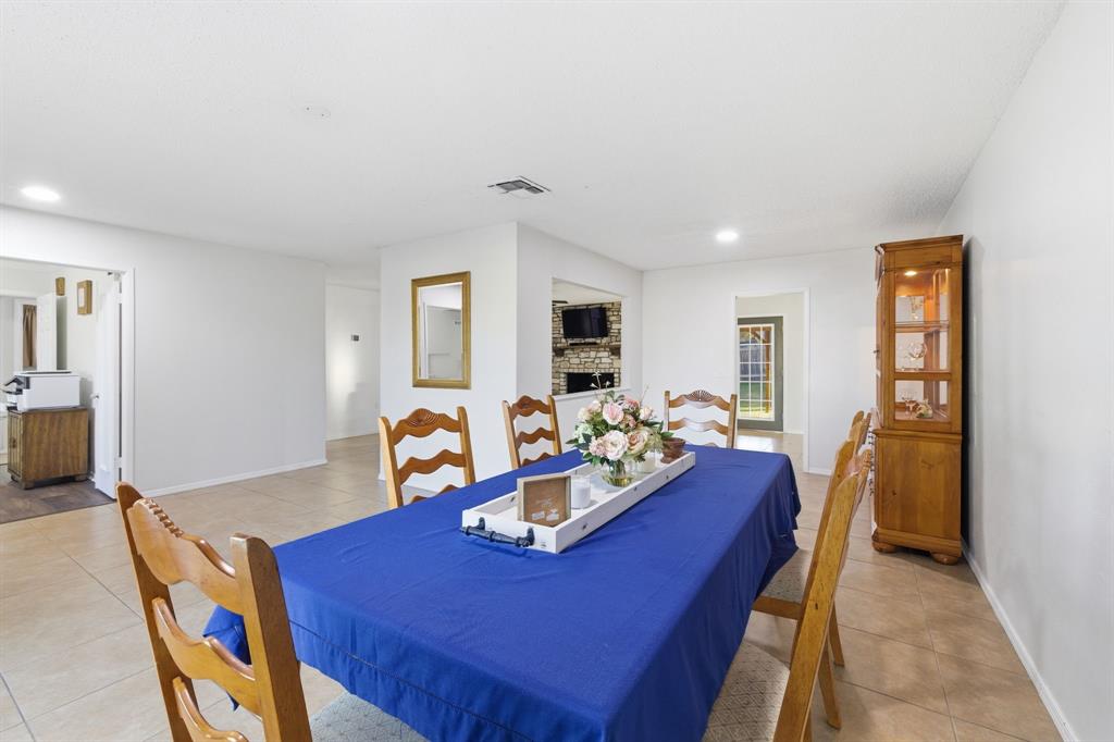 5914 Freemans Farm Street Property Photo 8