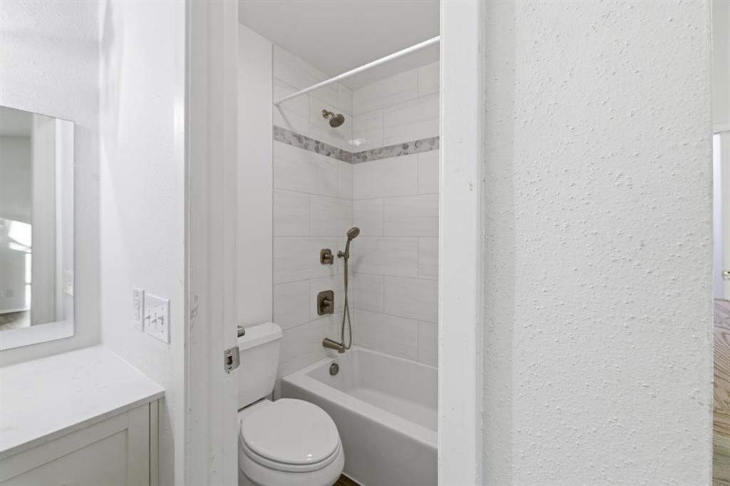 5914 Freemans Farm Street Property Photo 23