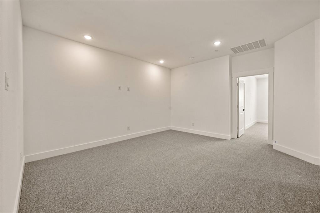 4513 Lamplights Drive Property Photo 3