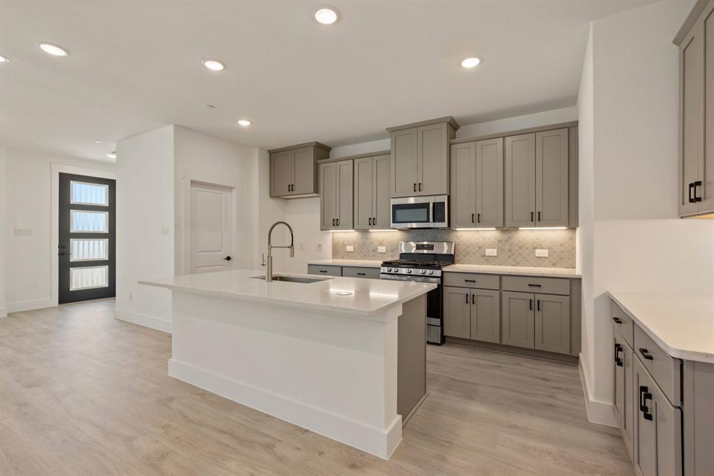 4513 Lamplights Drive Property Photo 15