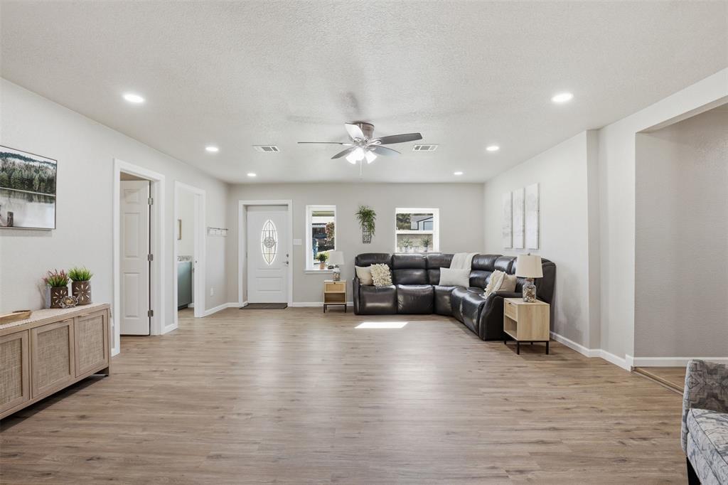 2808 Sky Harbour Drive Property Photo 9