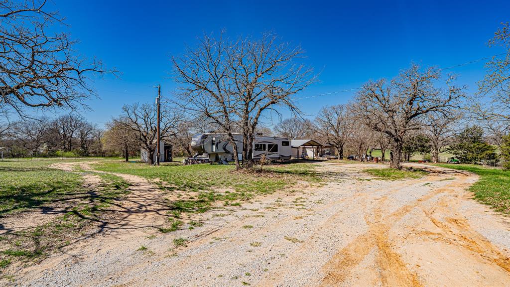 178 County Road 4372 Property Photo 8