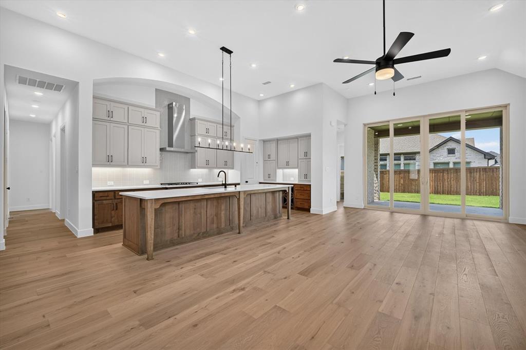 729 Bridle Path Parkway Property Photo 8