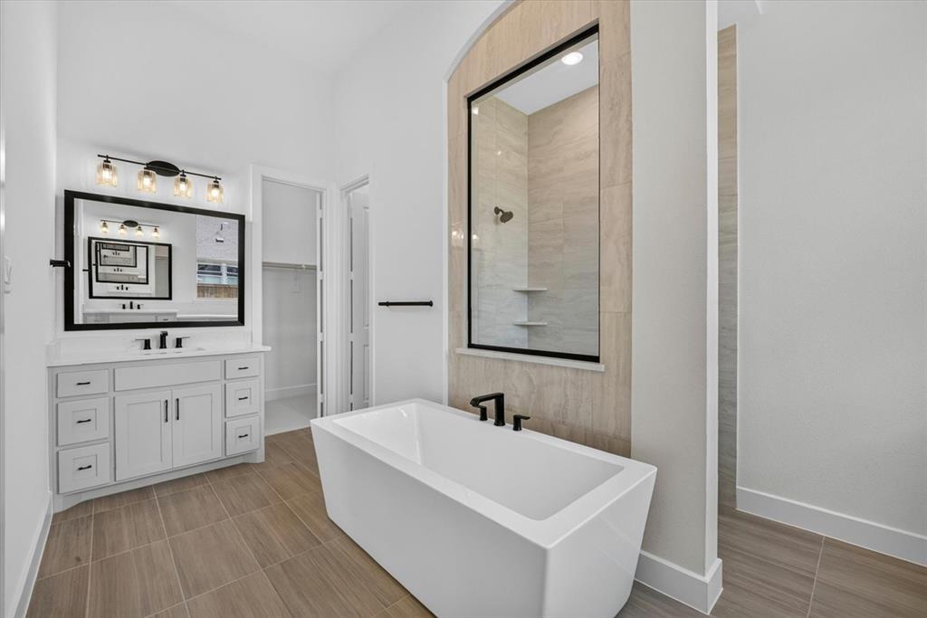 729 Bridle Path Parkway Property Photo 15