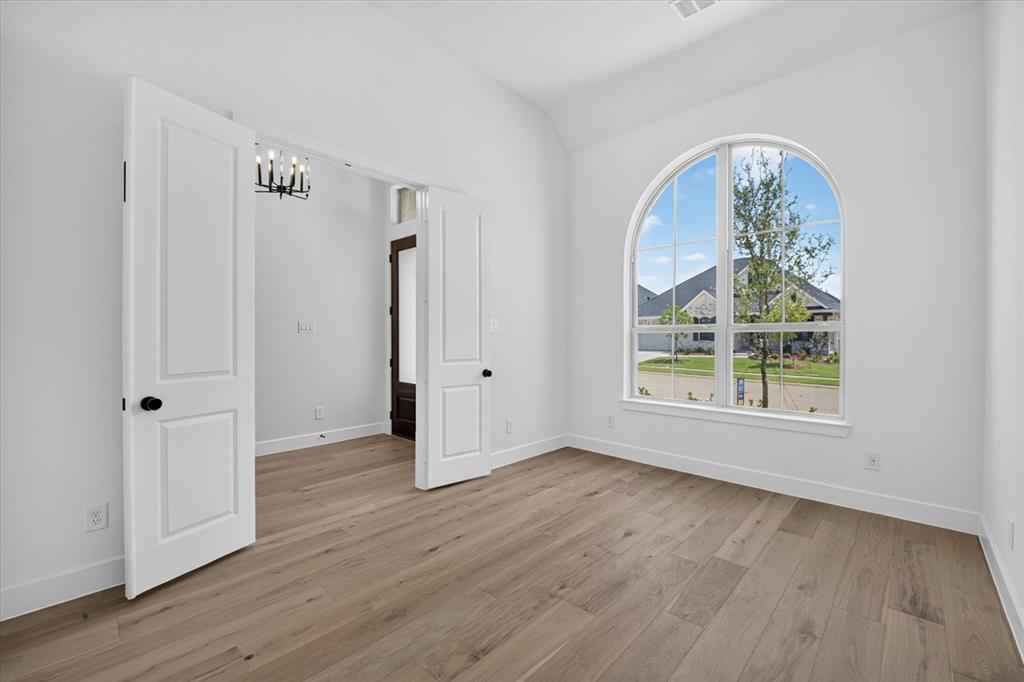 729 Bridle Path Parkway Property Photo 18
