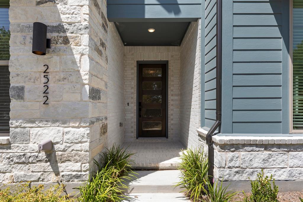 2522 Campden Mews Property Photo 5