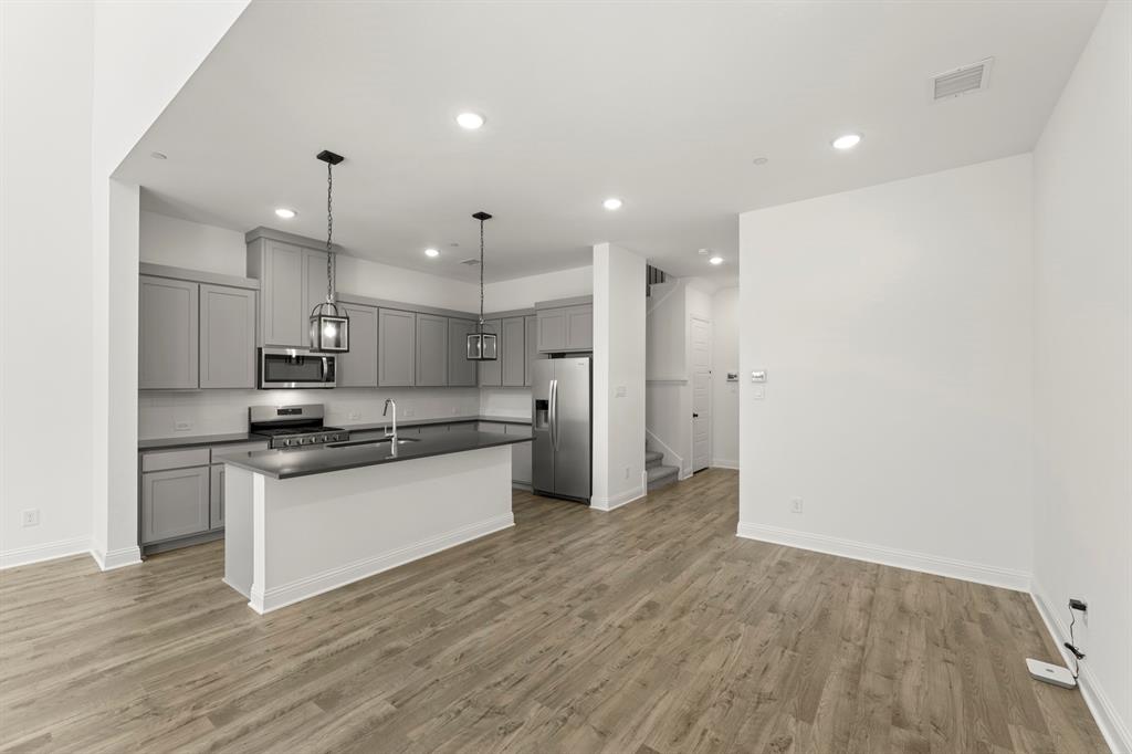 2522 Campden Mews Property Photo 7