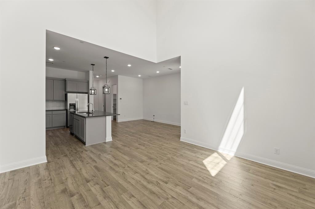 2522 Campden Mews Property Photo 15