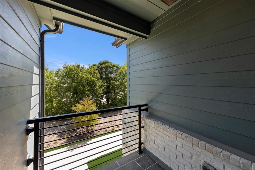 2522 Campden Mews Property Photo 28