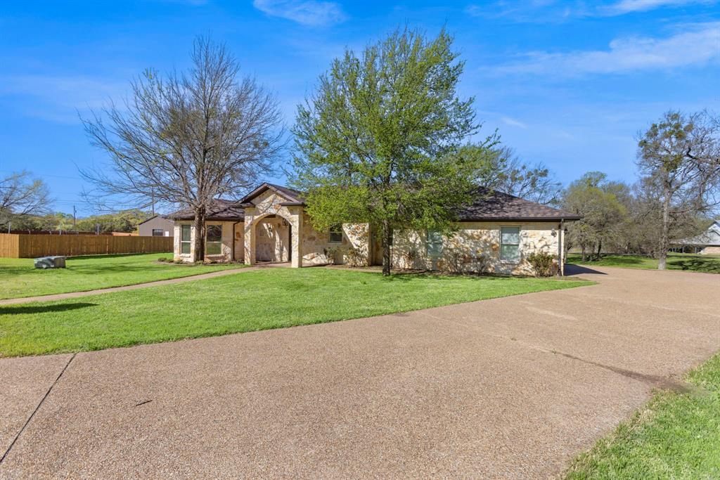 139 Saddlewood Property Photo 4