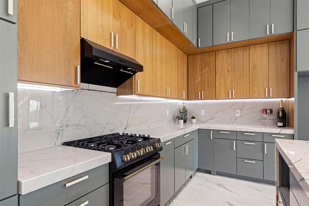 1022 Bow Street Property Photo 14