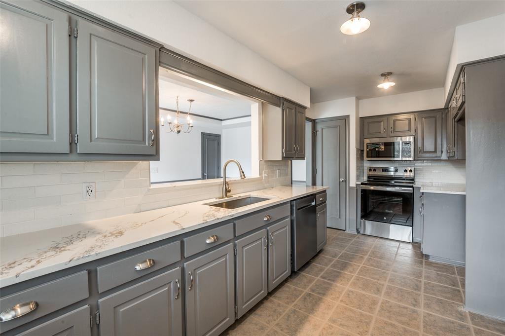 17079 Upper Bay Road Property Photo 5