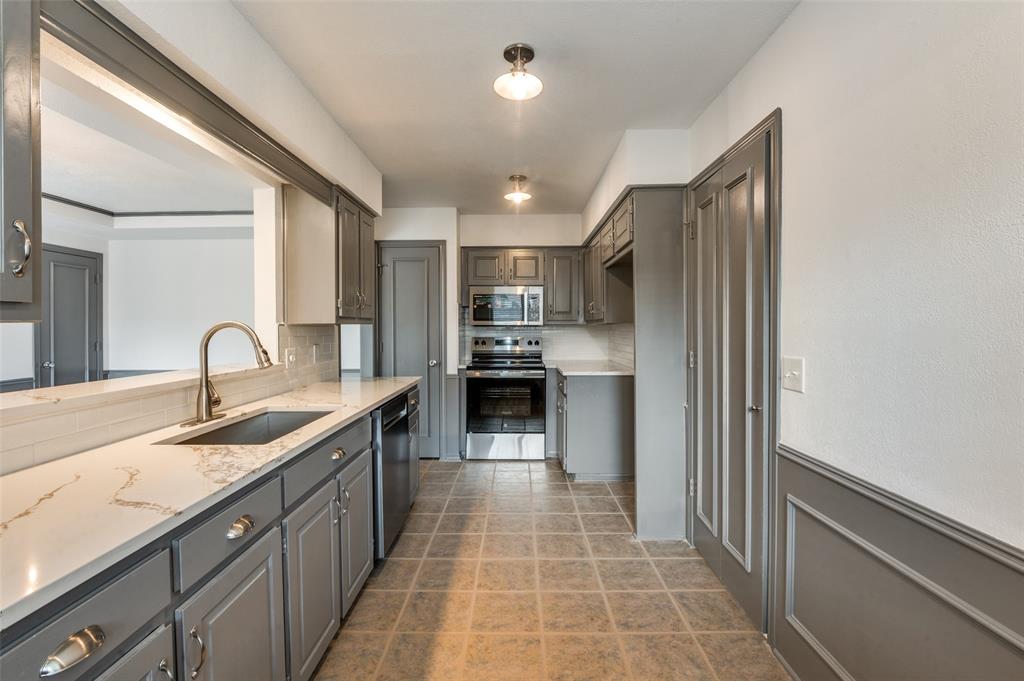 17079 Upper Bay Road Property Photo 6