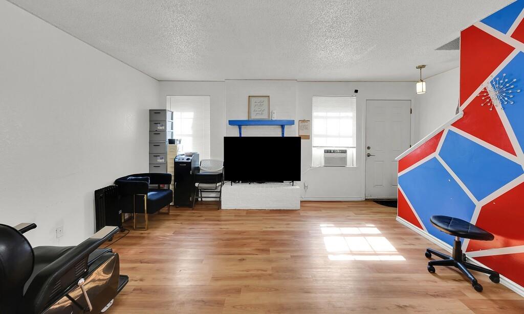 2409 Macarthur Drive Property Photo 3