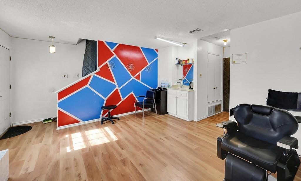 2409 Macarthur Drive Property Photo 4