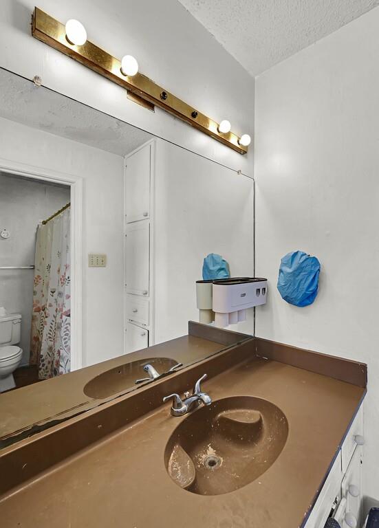 2409 Macarthur Drive Property Photo 14