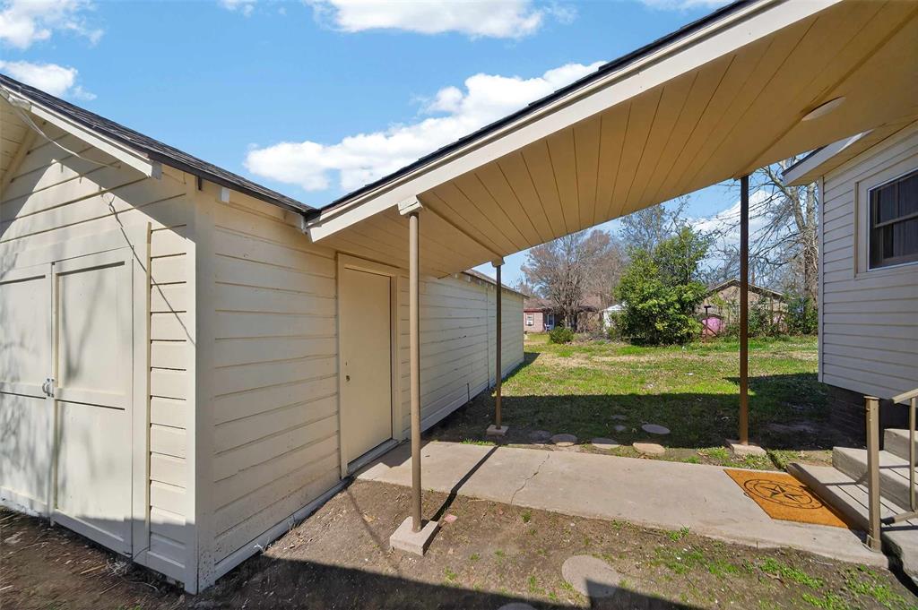 404 Rogers Avenue Property Photo 6